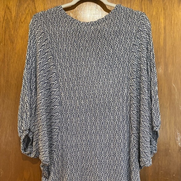 Lularoe Renee Top - Picture 7 of 7